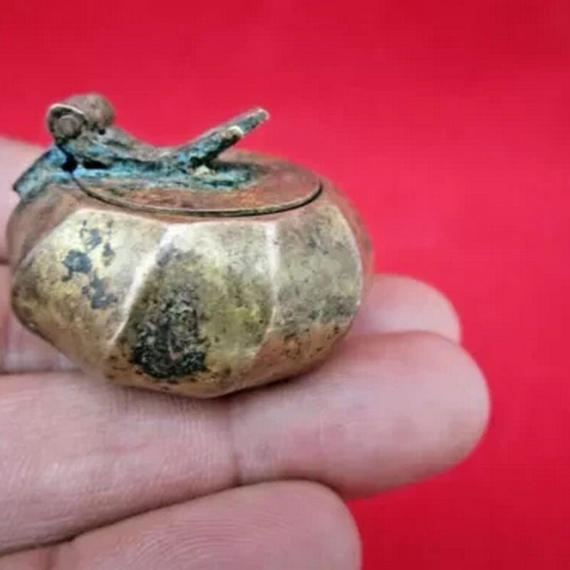 Brass Handcrafted Melon Shape Vermilion Box - Image 2