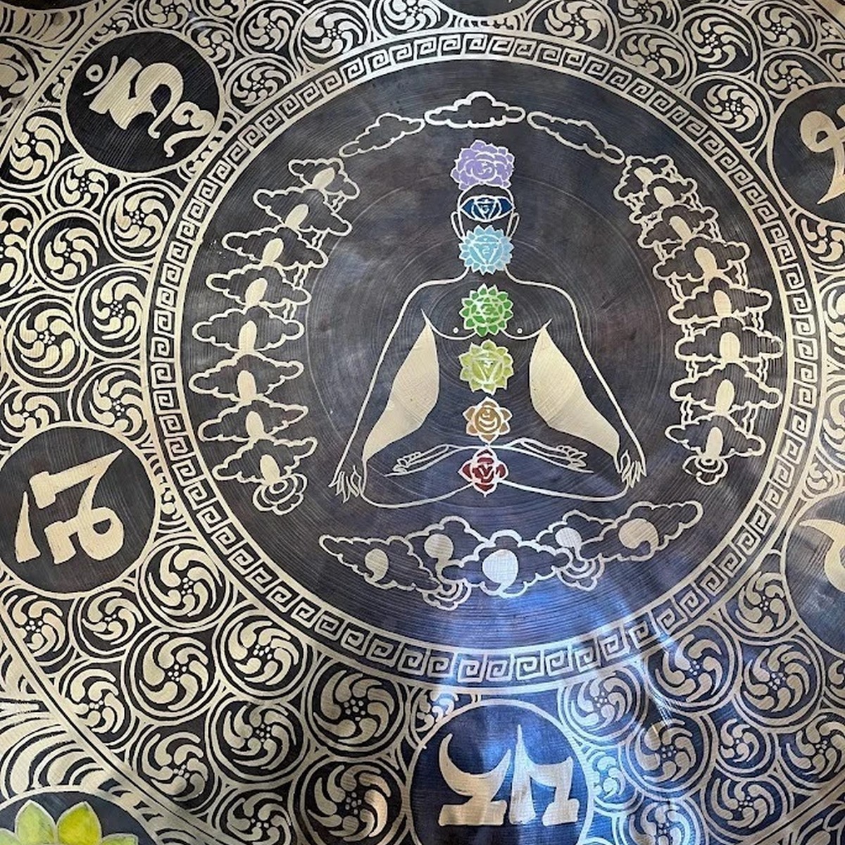 Color Yogi Gong – Vibrant Handcrafted Gong - Image 2